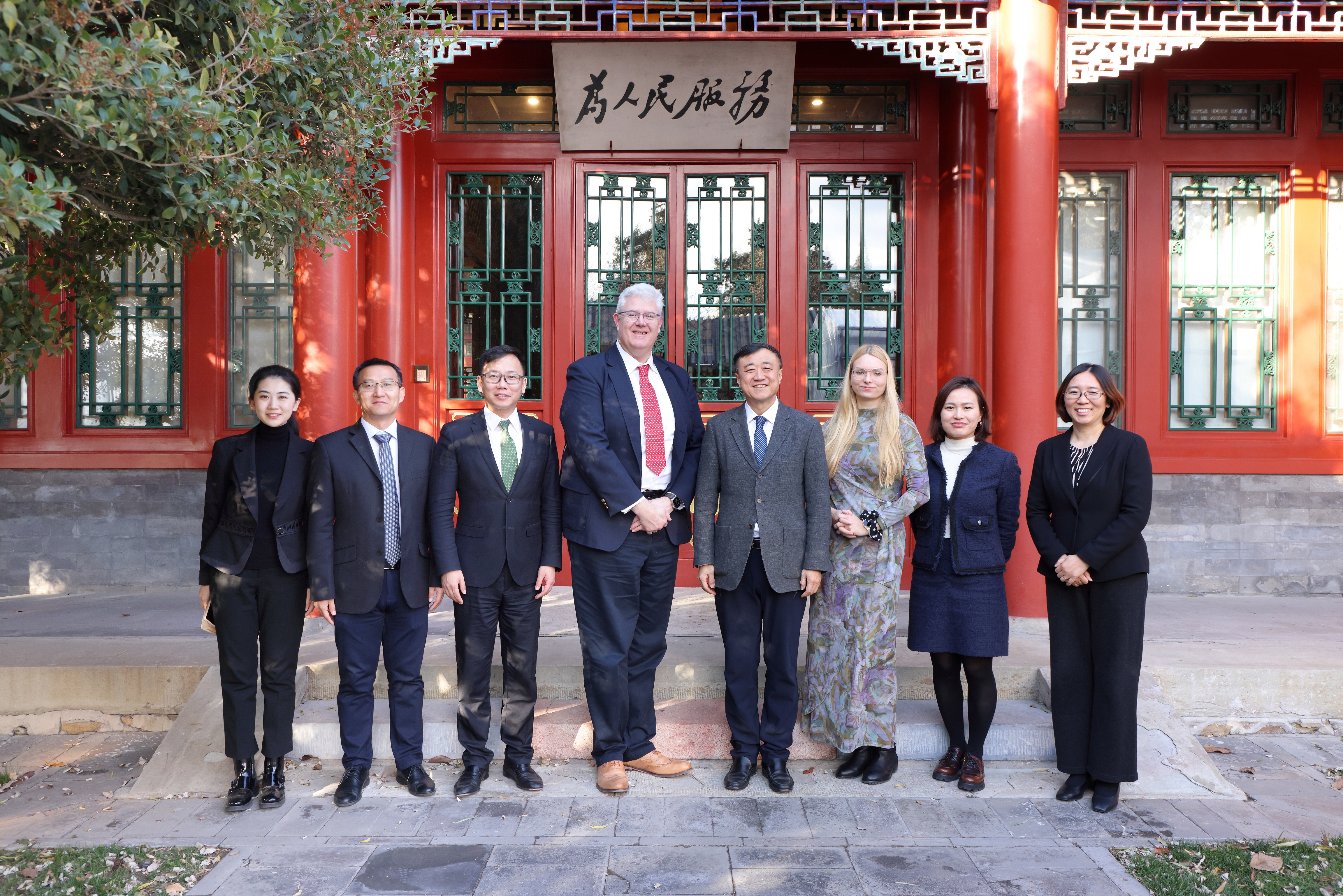 20241127-英国巴斯大学副校长史蒂夫·布拉默一行访问乐竞(中国)一站式服务平台-与会人员合影-无.jpg