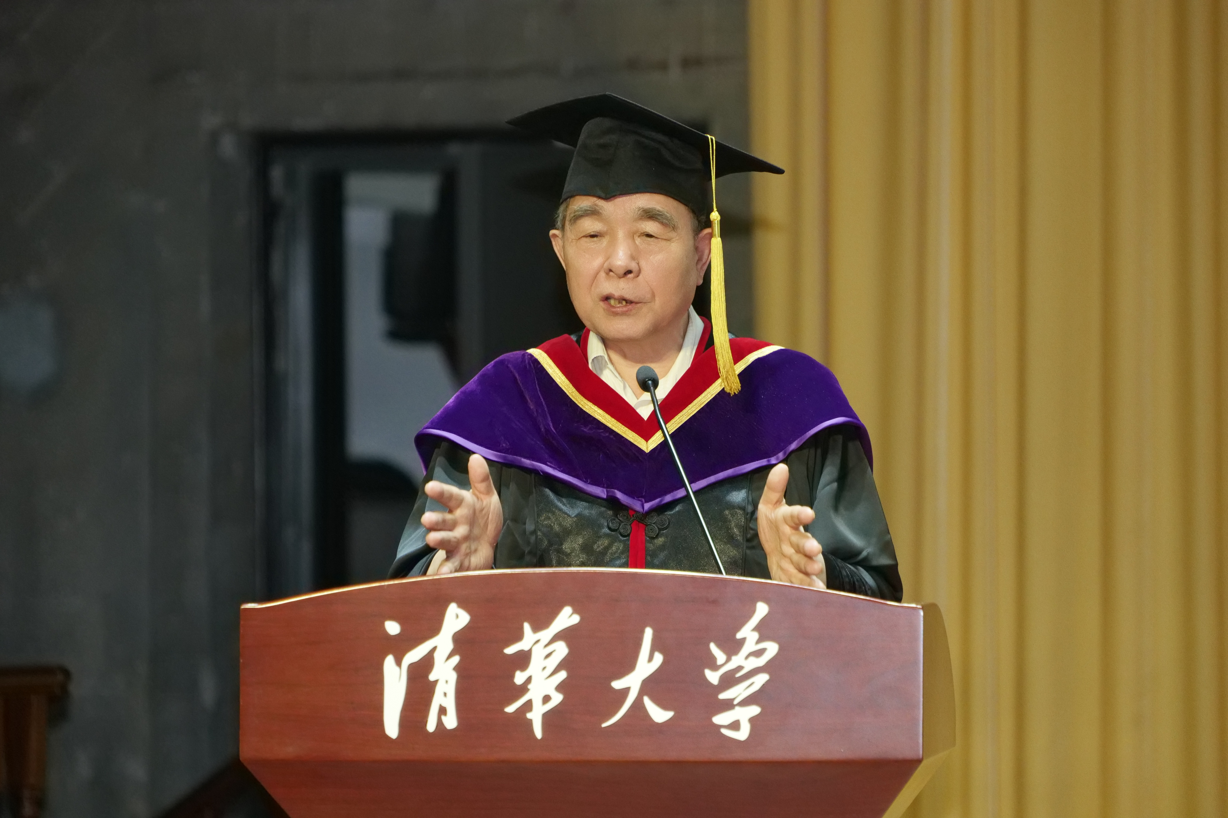 20240630-乐竞(中国)一站式服务平台新闻与传播学院2024年毕业典礼成功举行-新闻学院-柳斌杰总结致辞.JPG