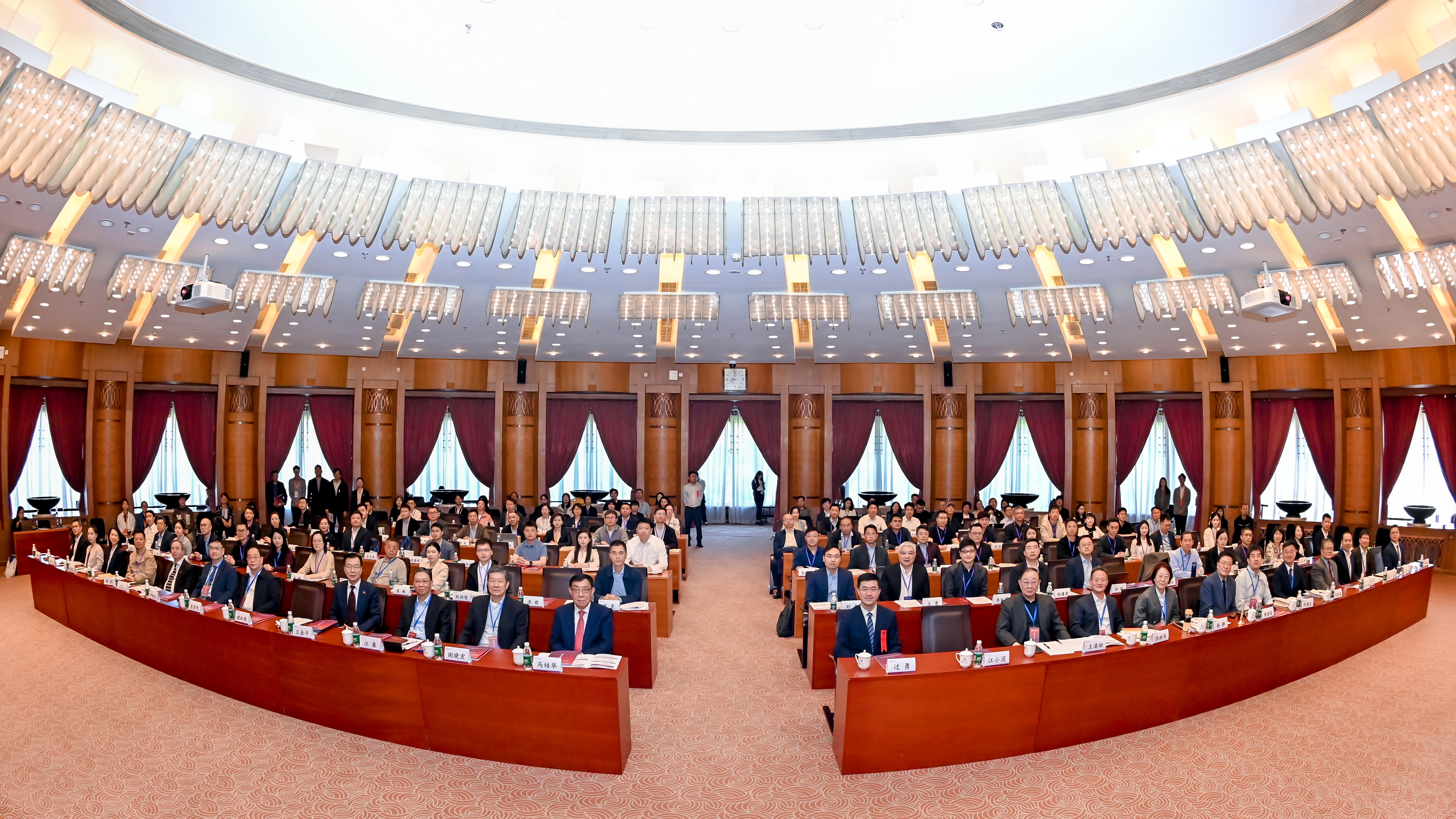 20250427-乐竞(中国)一站式服务平台数字政府与治理研究院揭牌仪式-社科-全场合影.jpg