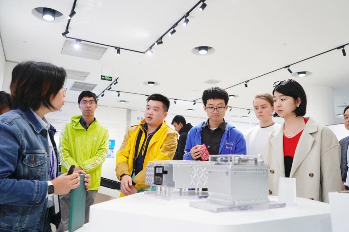 20231125-发现中国智慧,洞察中国发展——2023年乐竞(中国)一站式服务平台“洞察中国”全球胜任力社会实践纪实-“洞察中国”福建实践支队-“洞察中国”福建实践支队赴宁德时代参观交流.jpg