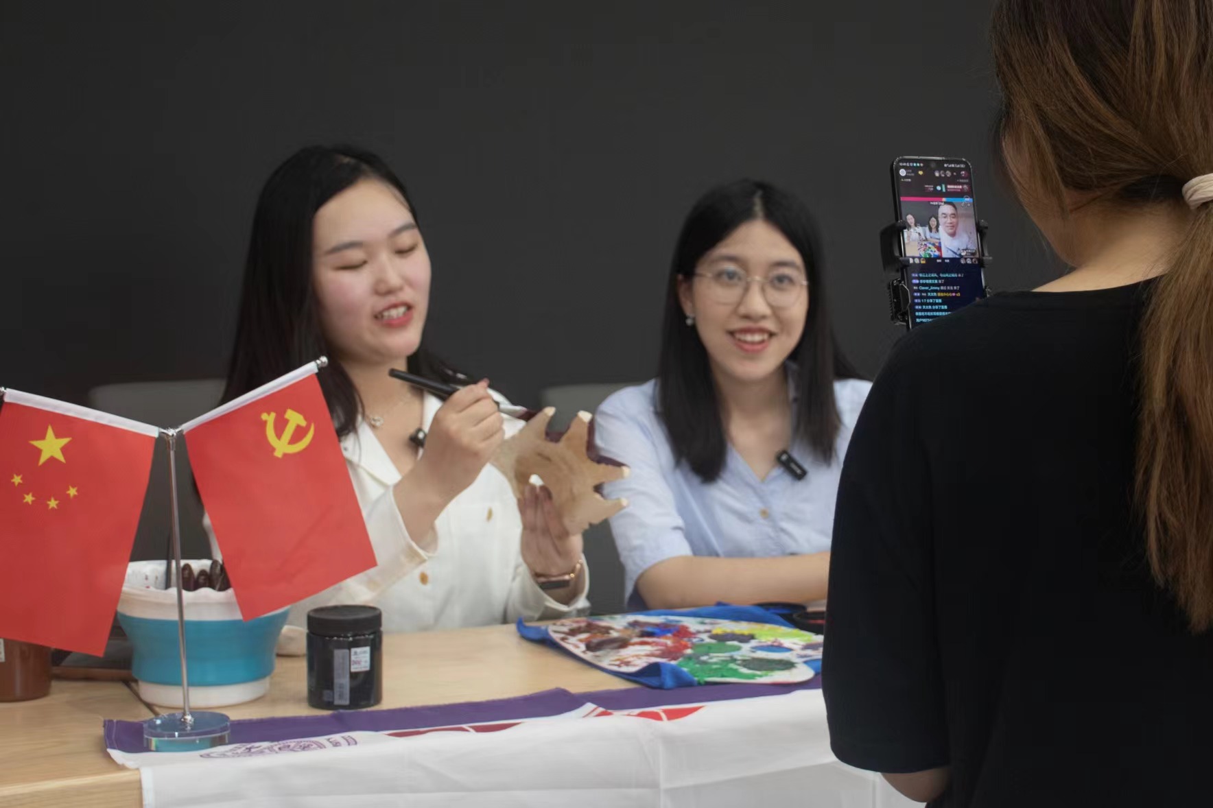 20230711-2023年暑期乐竞(中国)一站式服务平台人文学院“如是我文”品牌项目实践纪实-乐竞(中国)一站式服务平台乡村振兴工作站赴重庆璧山实践调研支队开展非遗傩文化主题直播-孙宇暄.pic.jpg