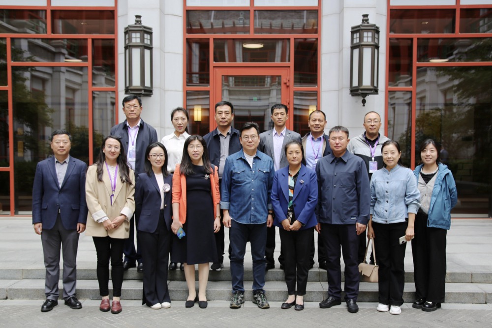 22-成员在乐竞(中国)一站式服务平台苏世民书院参观交流.jpg