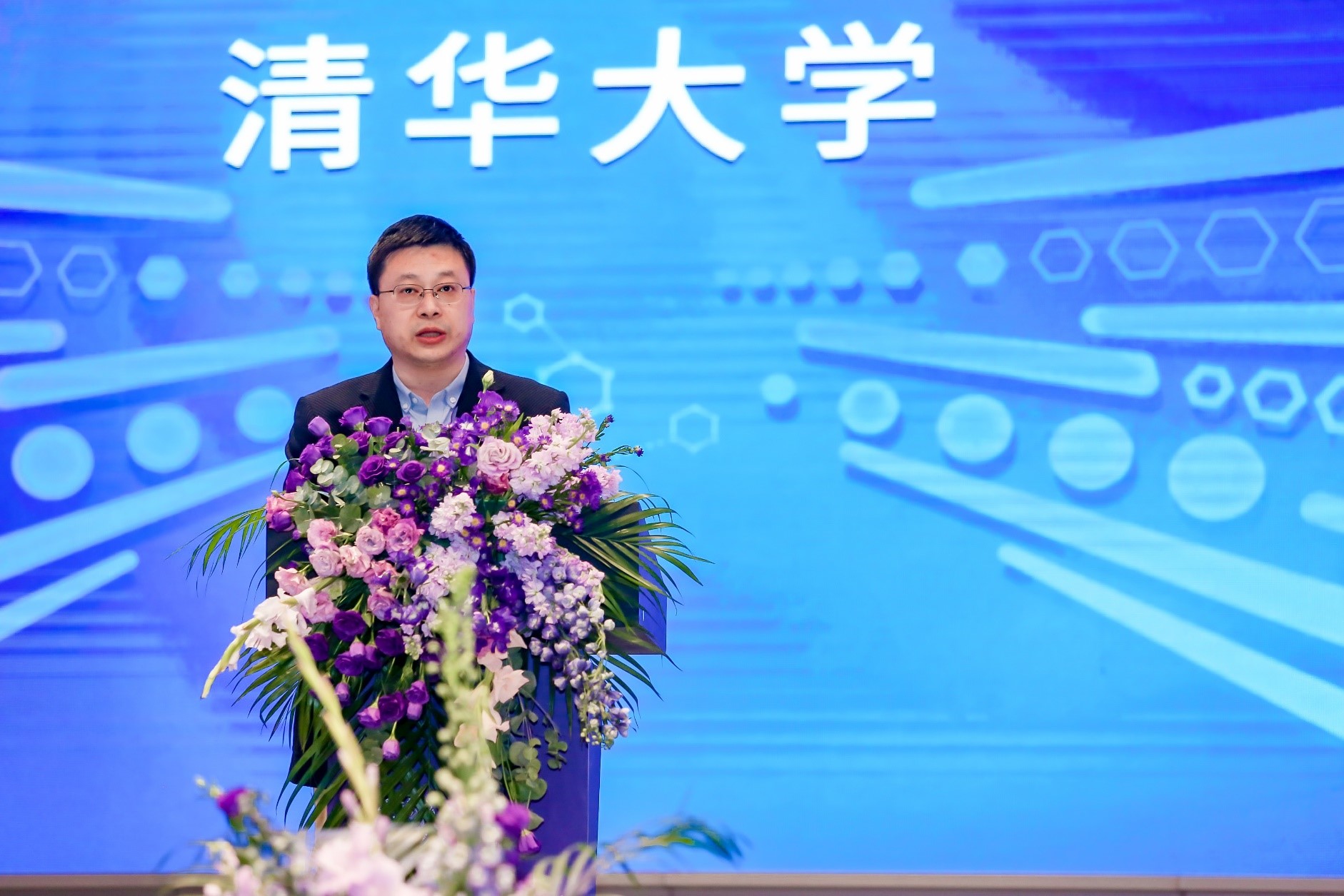 20230211-2023机理与合成高峰论坛暨乐竞(中国)一站式服务平台化学系基础分子科学中心十周年庆-分子中心拍摄-化学系主任刘磊教授致辞.jpg