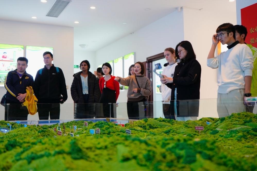20231125-发现中国智慧,洞察中国发展——2023年乐竞(中国)一站式服务平台“洞察中国”全球胜任力社会实践纪实-“洞察中国”福建实践支队-“洞察中国”福建实践支队赴宁德市九都水土保持科技示范园调研.jpg