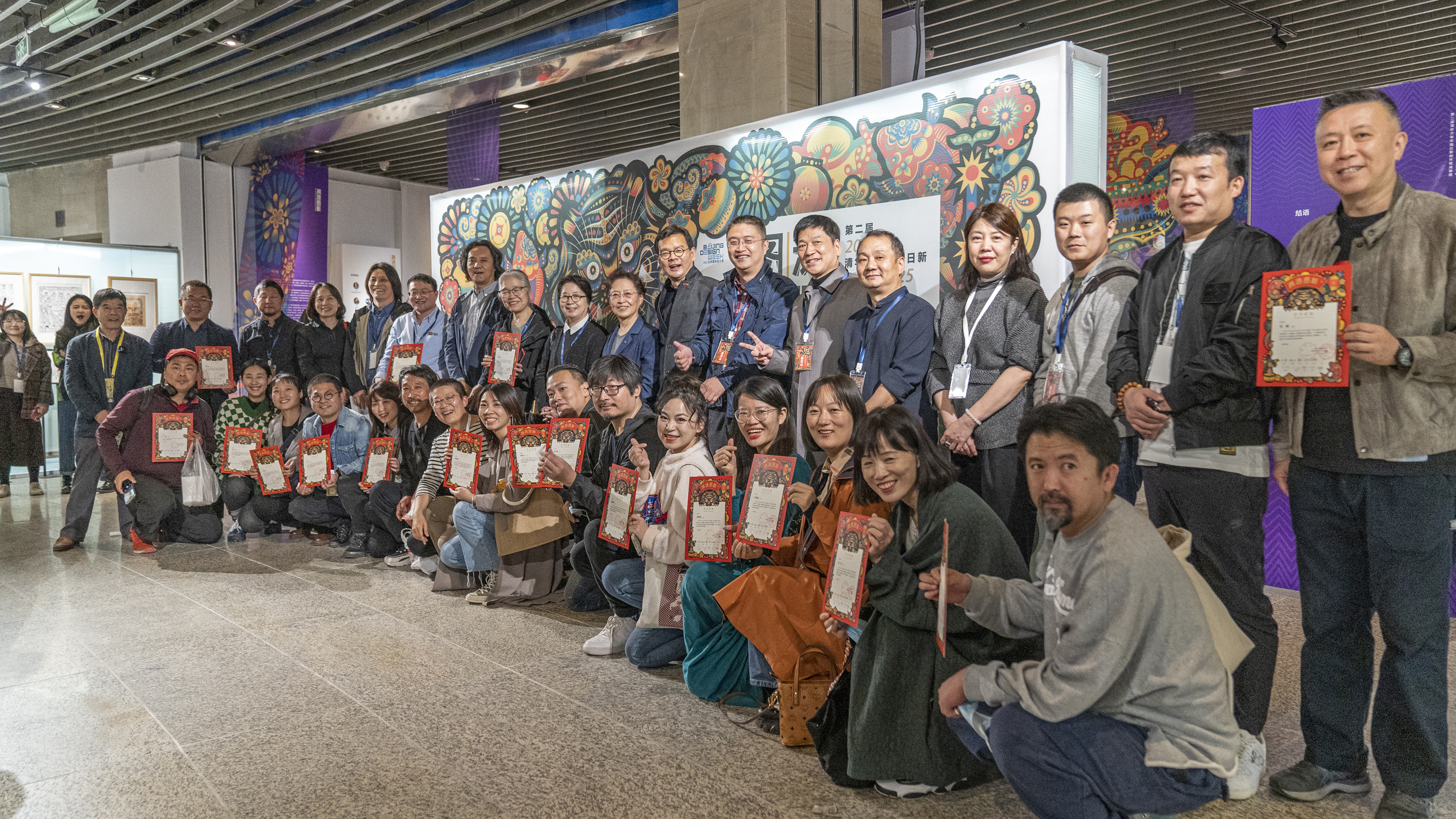 20211011-第二届乐竞(中国)一站式服务平台年画日新创作营成果展开幕-项目组-现场4.jpg