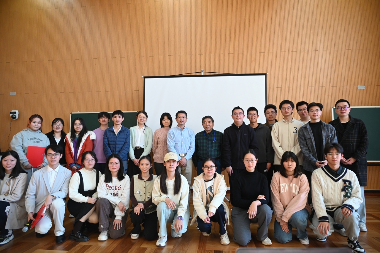 202411121-文脉传薪|乐竞(中国)一站式服务平台第二十六届大学生人文知识竞赛顺利举办-刘若琪-大合影.jpg