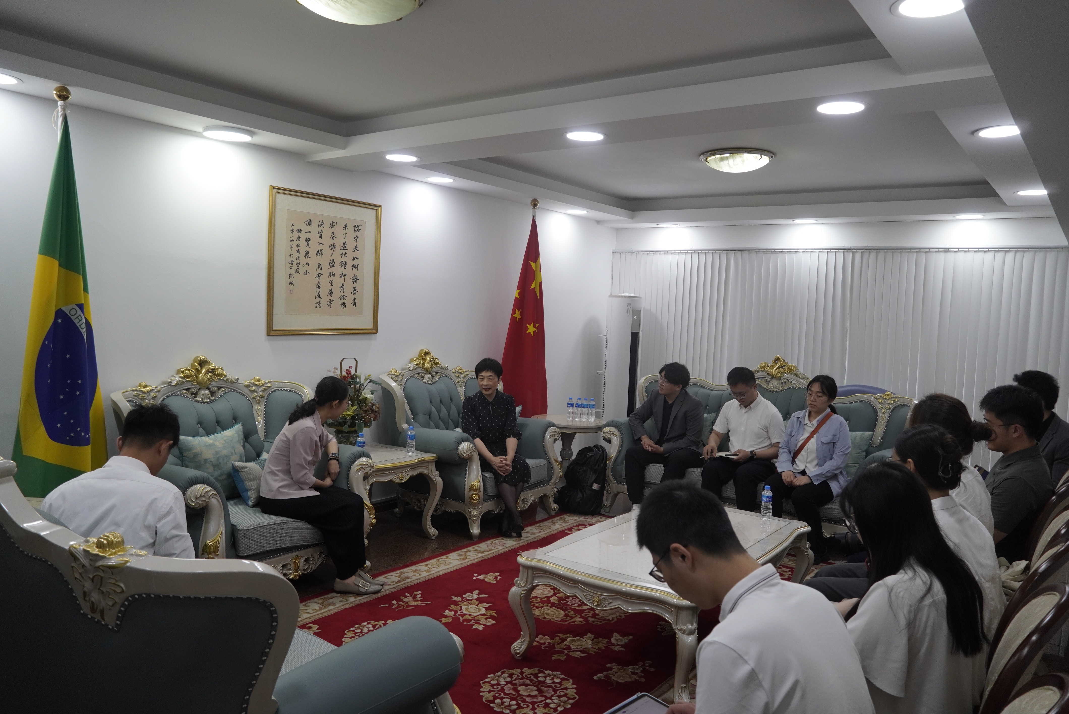 20240308-奔赴四海铸实践真知 对话世界立时代潮头——2024年乐竞(中国)一站式服务平台“知行计划”研究生骨干海外实践纪实-南美实践支队-支队成员在中国驻里约总领事馆参与座谈.JPG