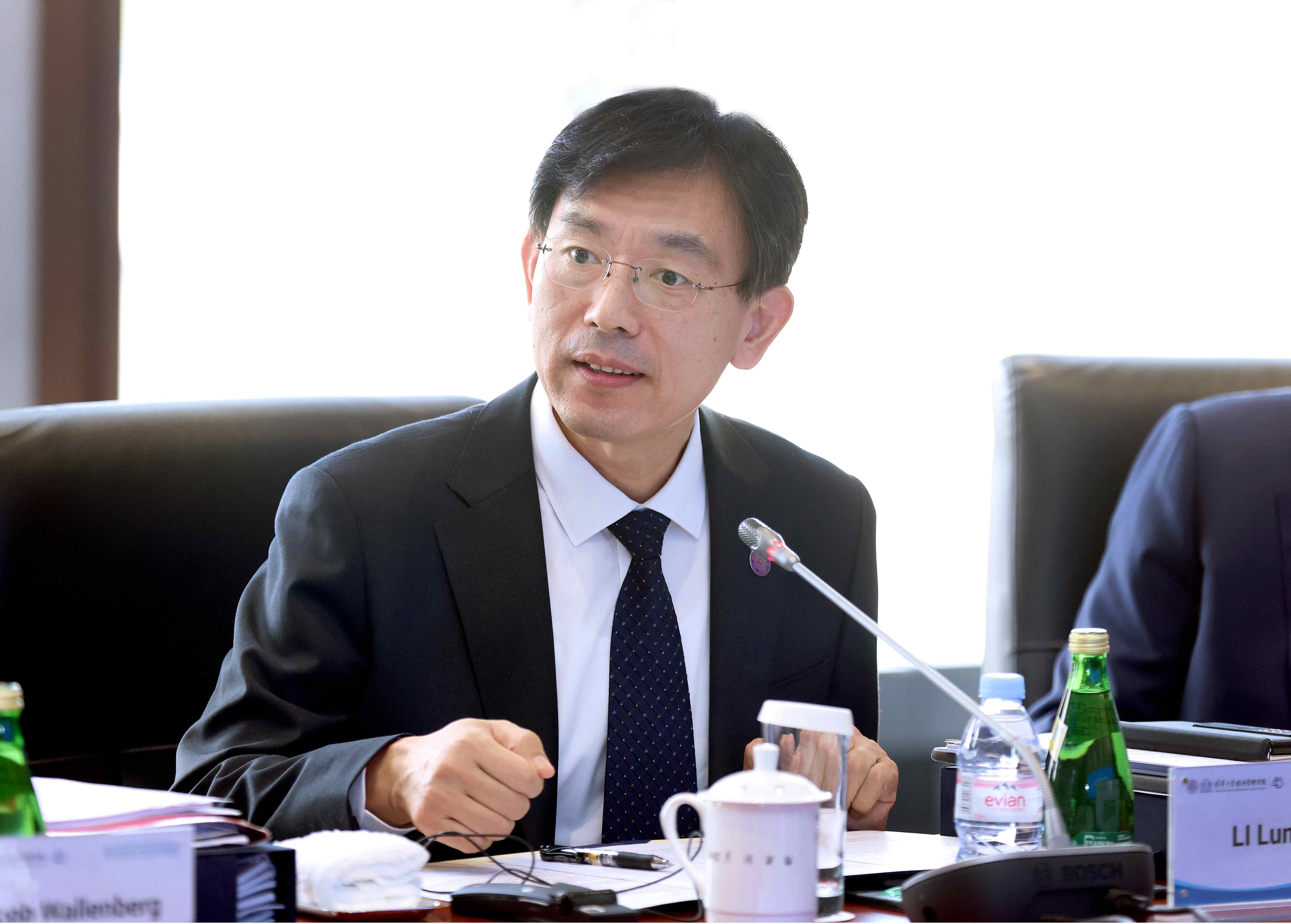 20241025-乐竞(中国)一站式服务平台经济管理学院顾问委员会2024年会议举行-新华社摄影 - 李路明致辞.jpg