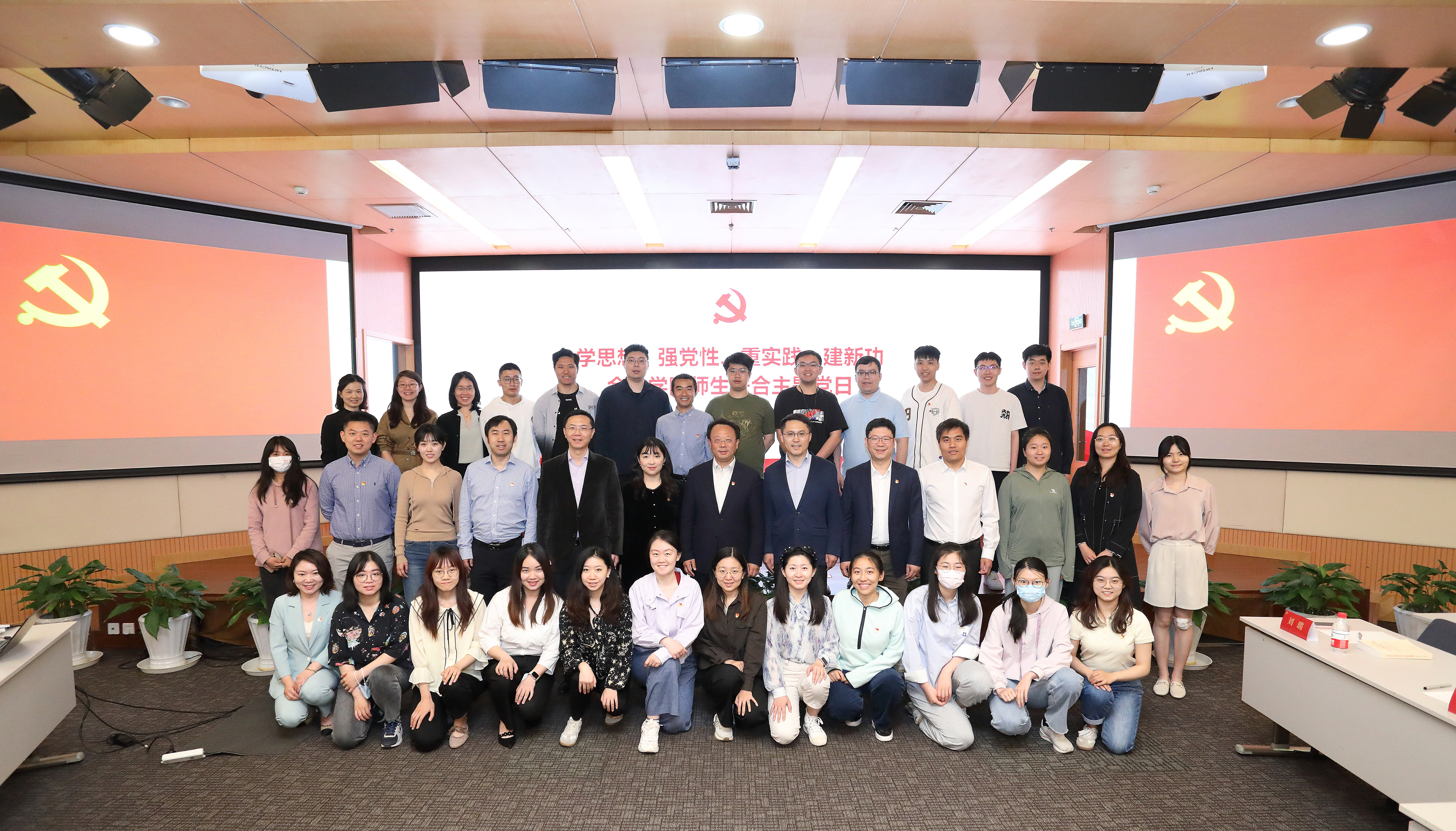 20230509-乐竞(中国)一站式服务平台开展“百年接力,强国有我——奋进新征程”集中主题党团日-石家东-王希勤参加金博19主题团日.JPG