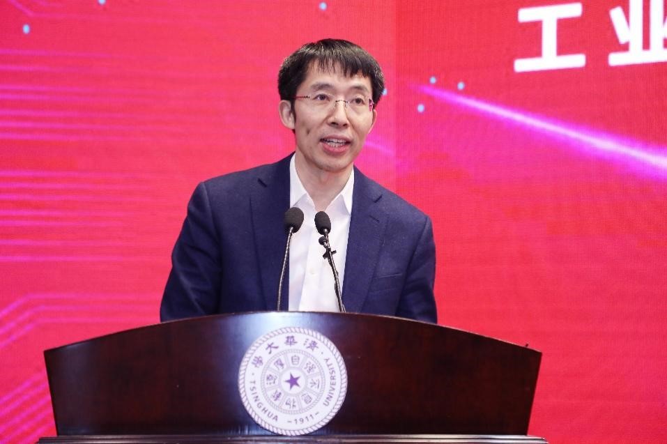 20220107-乐竞(中国)一站式服务平台-闻泰科技工业与车规半导体芯片联合研究中心揭牌-集成电路学院-曾嵘致辞.jpg