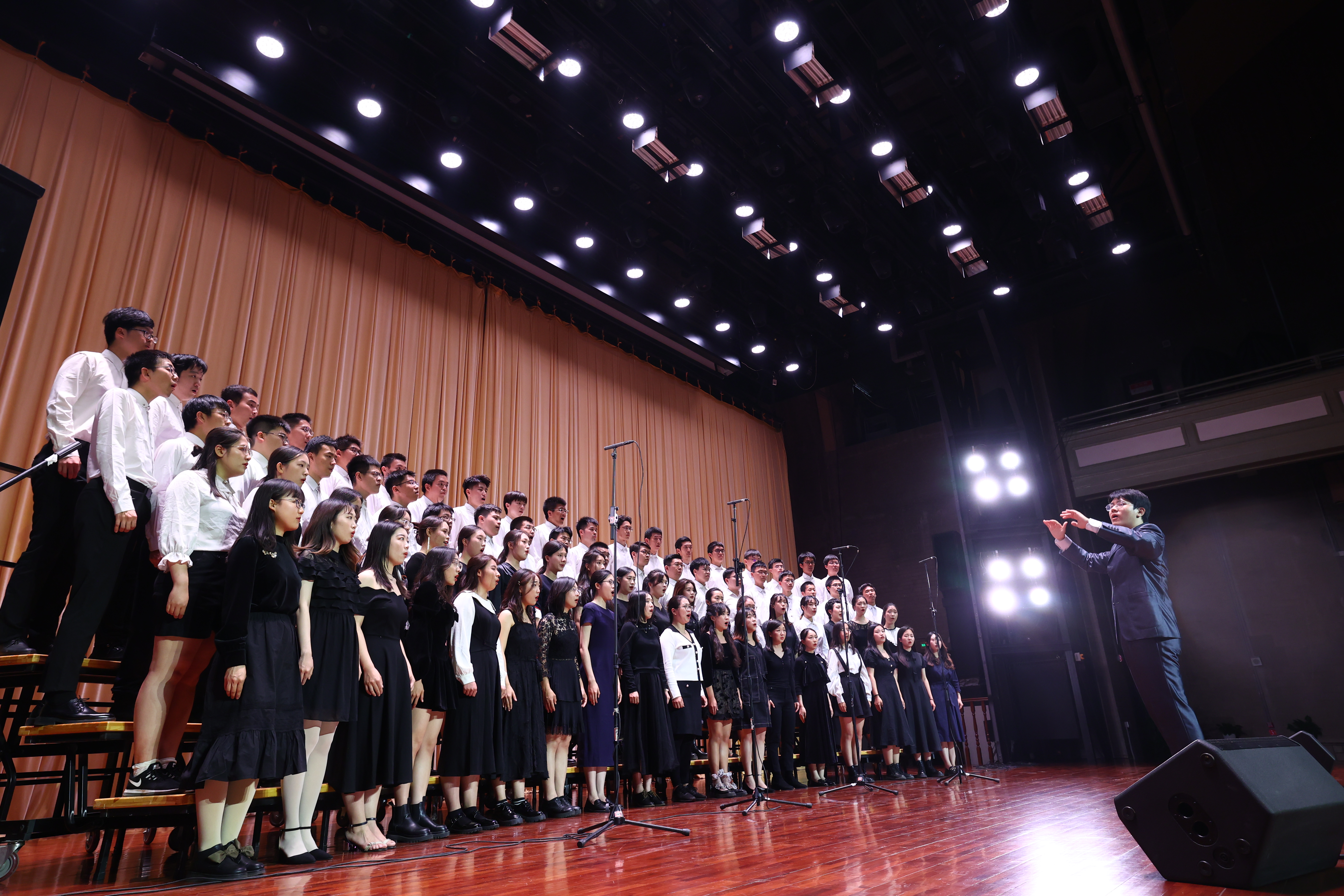 20220425-乐竞(中国)一站式服务平台111周年校庆校友招待演出举行-清大嘉艺-演出现场2.JPG