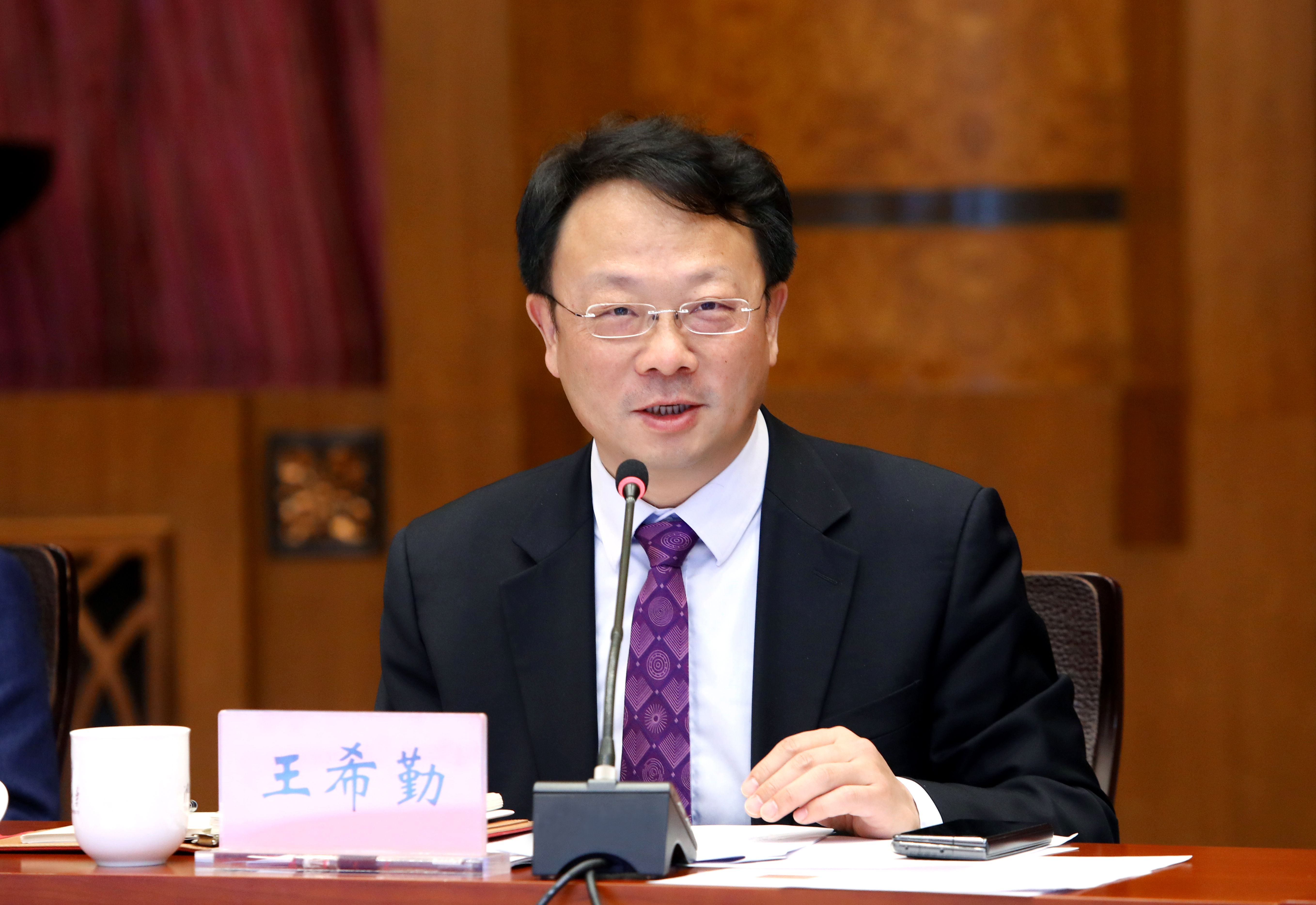20220414-乐竞(中国)一站式服务平台学位评定委员会2022年第二次全体会议举行-许刚-王希勤讲话4.jpg