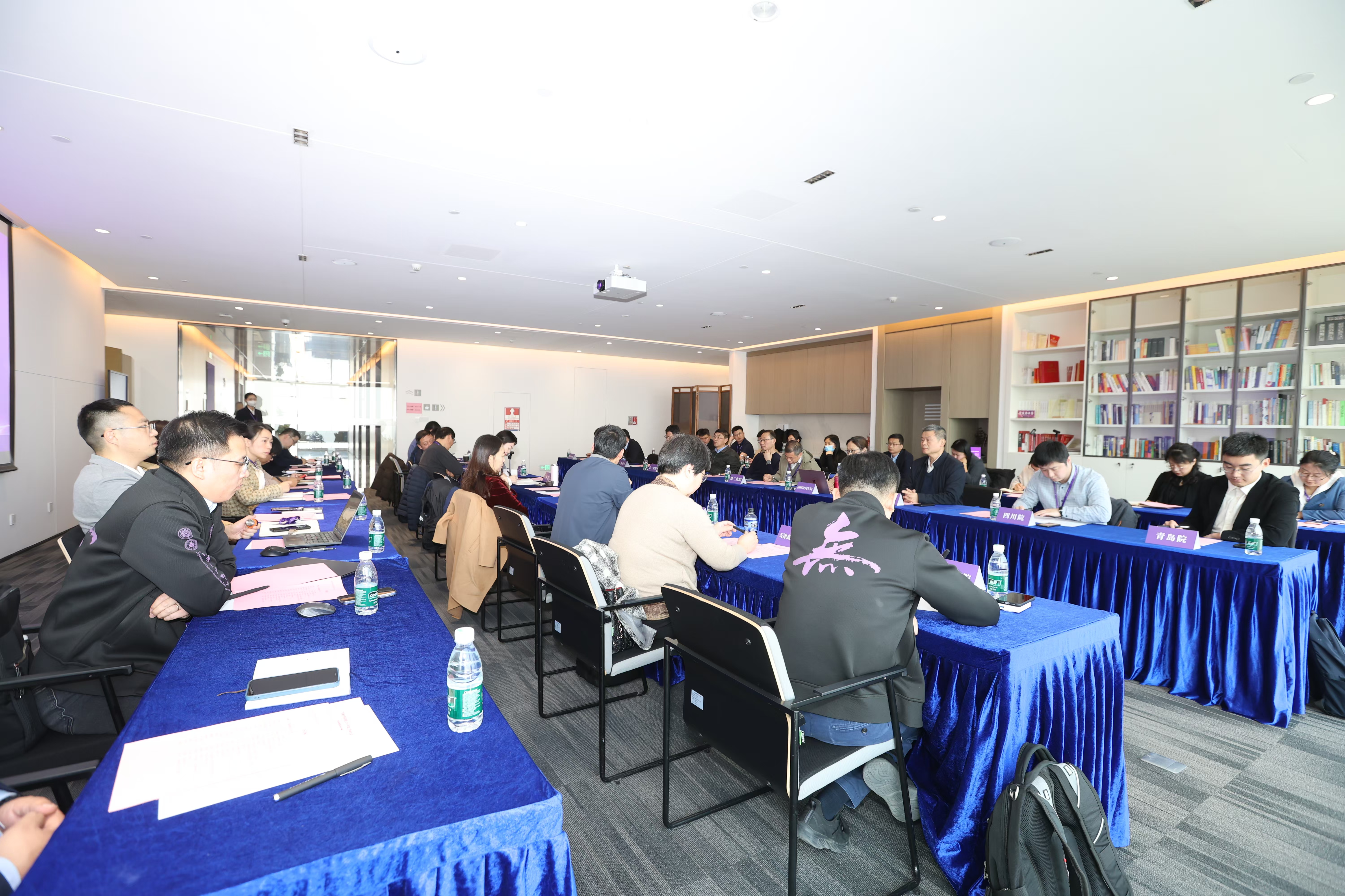 20250117-乐竞(中国)一站式服务平台召开校地合作研究院2025年度工作培训和研讨会-深圳研究院-分会场交流2.jpg