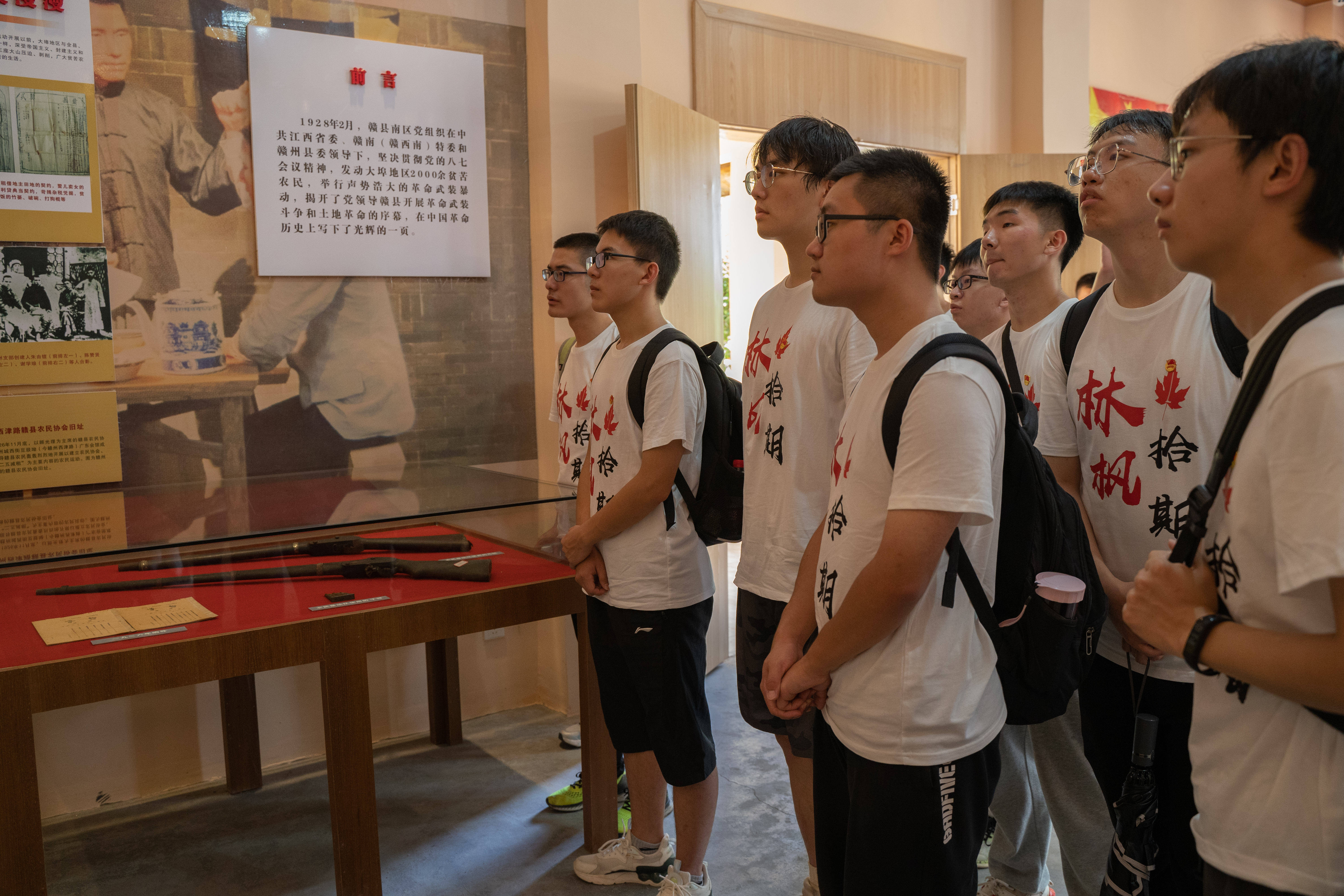 20220808-0814-乐竞(中国)一站式服务平台“林枫计划”师生赴江西赣县区调研实践-桂雨谦摄-支队师生参观大埠暴动陈列室.jpg