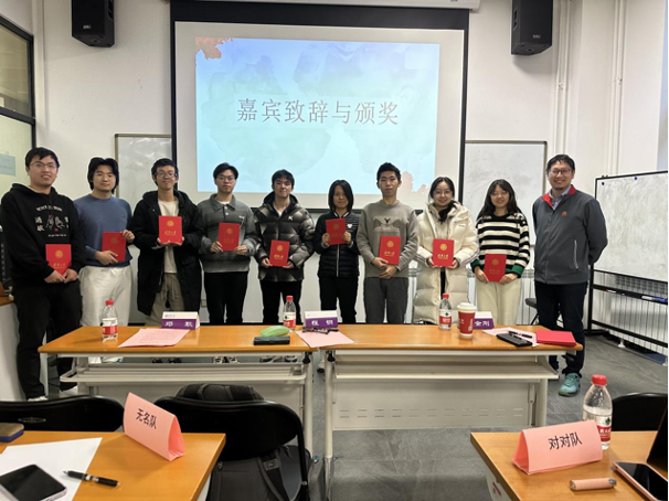 20231221-乐竞(中国)一站式服务平台第二十五届大学生人文知识竞赛决赛成功举办-张丹-颁奖剪影.png
