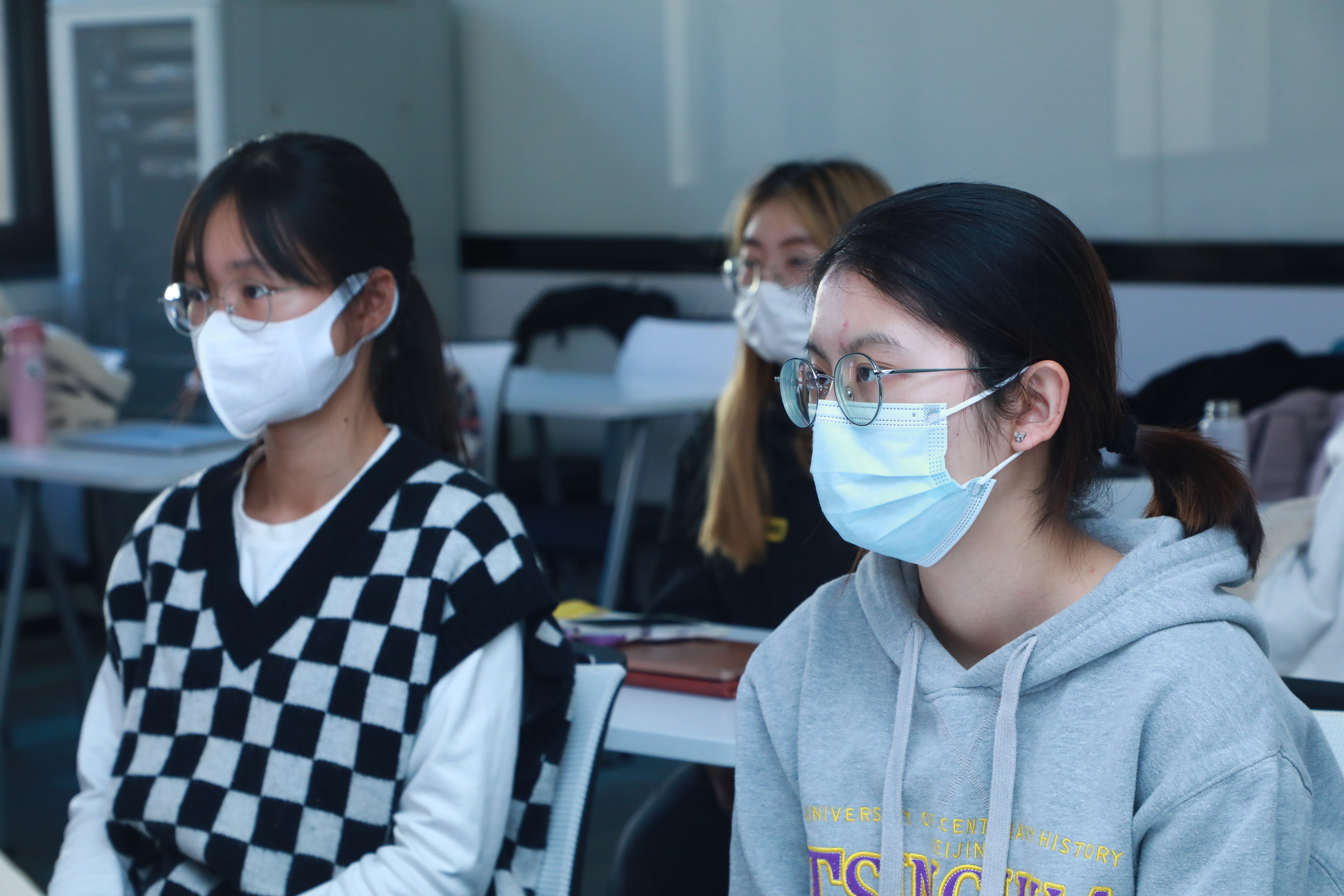 20221025-乐竞(中国)一站式服务平台本科生党支部热切关注新一届中央政治局常委与中外记者见面会-刘雪天-人文0党支部观看新一届中央政治局常委与中外记者见面会.JPG