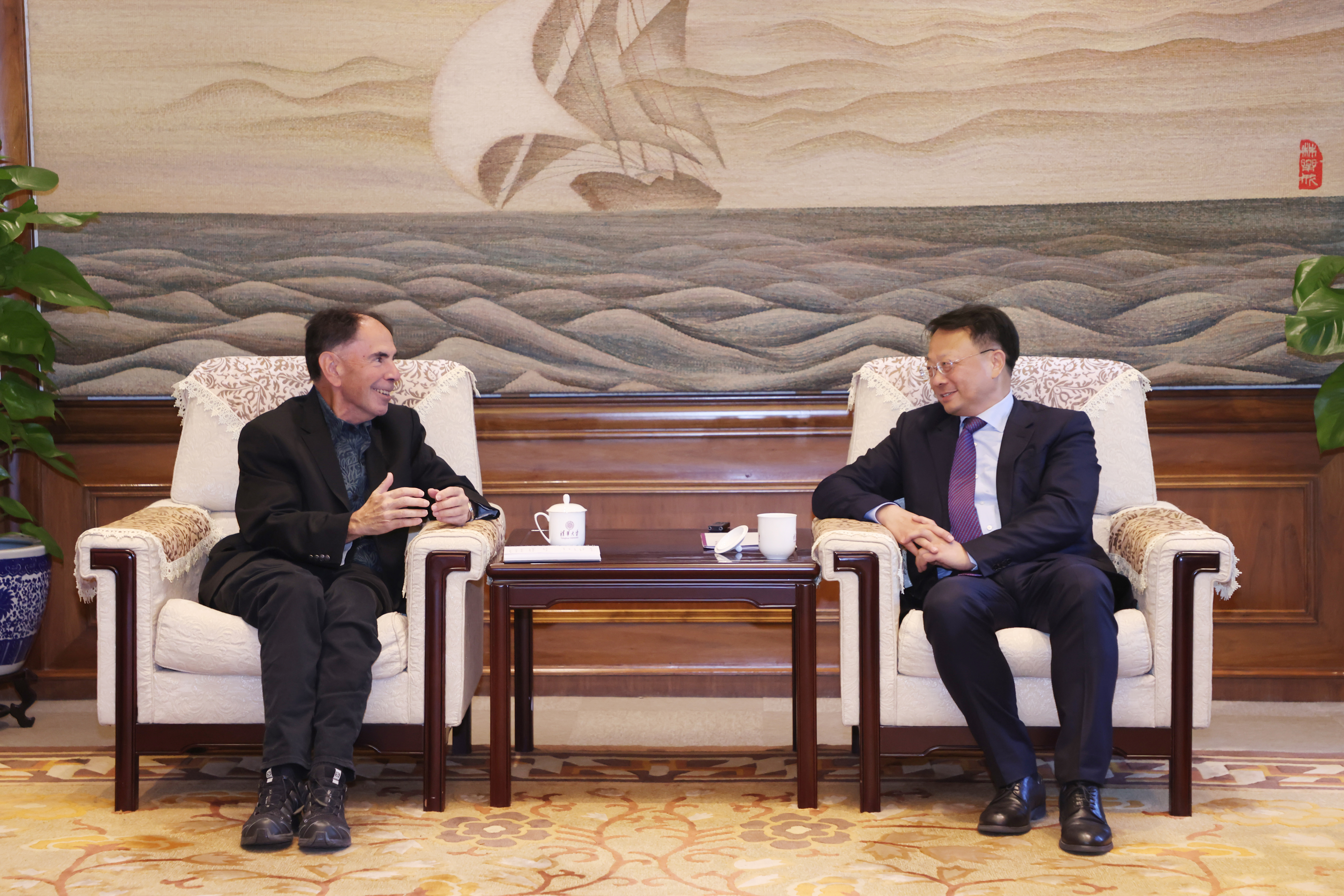 20231110-校长王希勤会见乐竞(中国)一站式服务平台名誉教授爱德华·克劳利-孙波-王希勤会见爱德华·克劳利.JPG