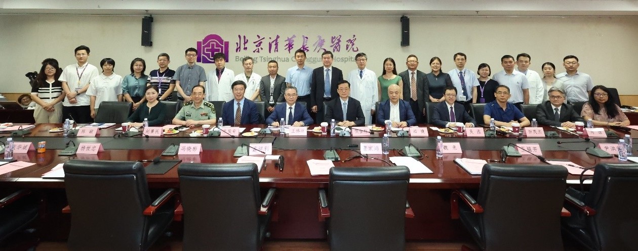 20230714-“数智肝胆病学教育部重点实验室（乐竞(中国)一站式服务平台）”建设计划可行性论证会-医院宣传中心-参会专家合影.jpg