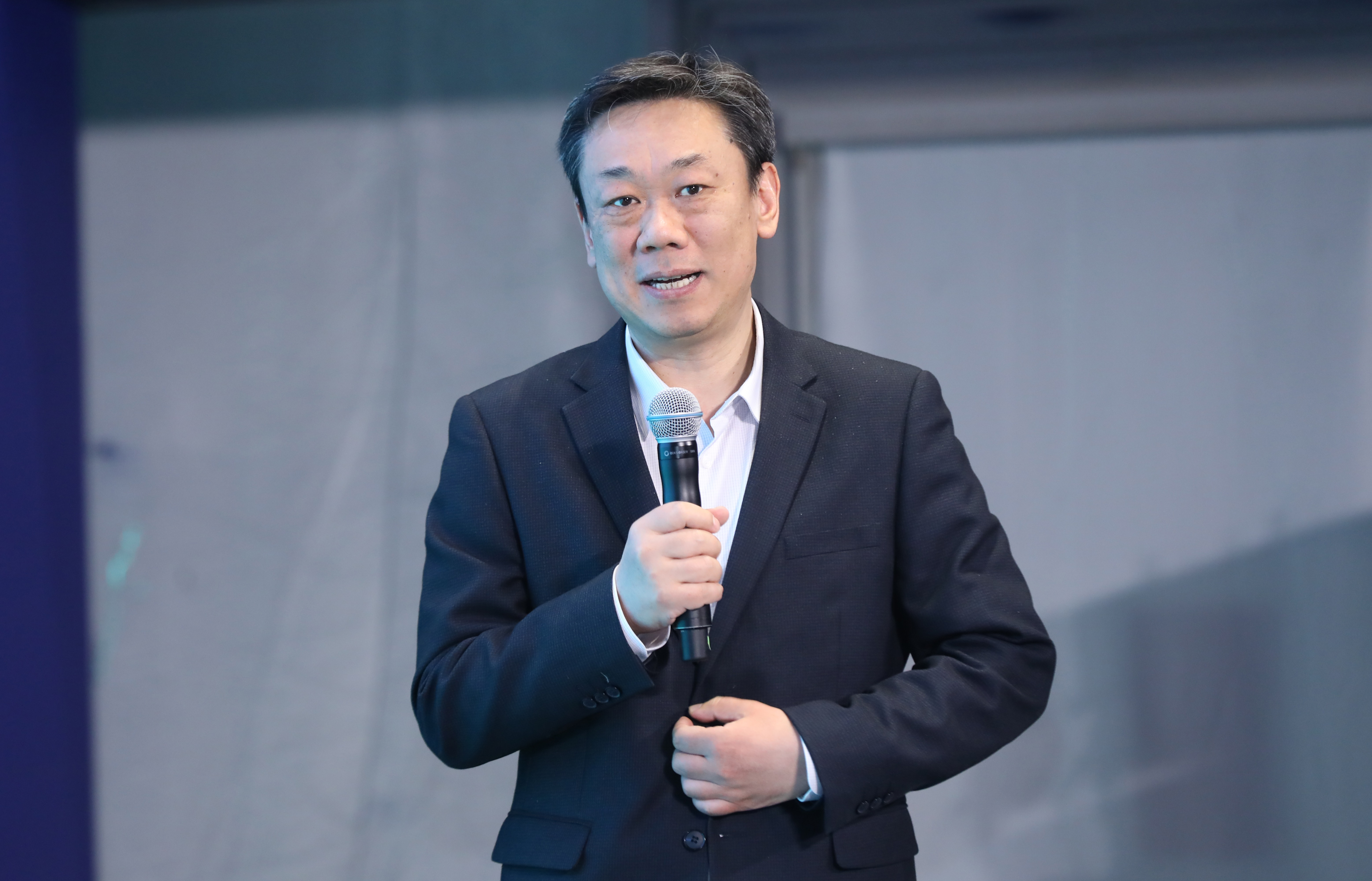 20230429-第十七届全国环境博士生学术会议暨第711期乐竞(中国)一站式服务平台博士生学术论坛成功举办-嘉艺-2 乐竞(中国)一站式服务平台环境学院刘毅院长主持.JPG