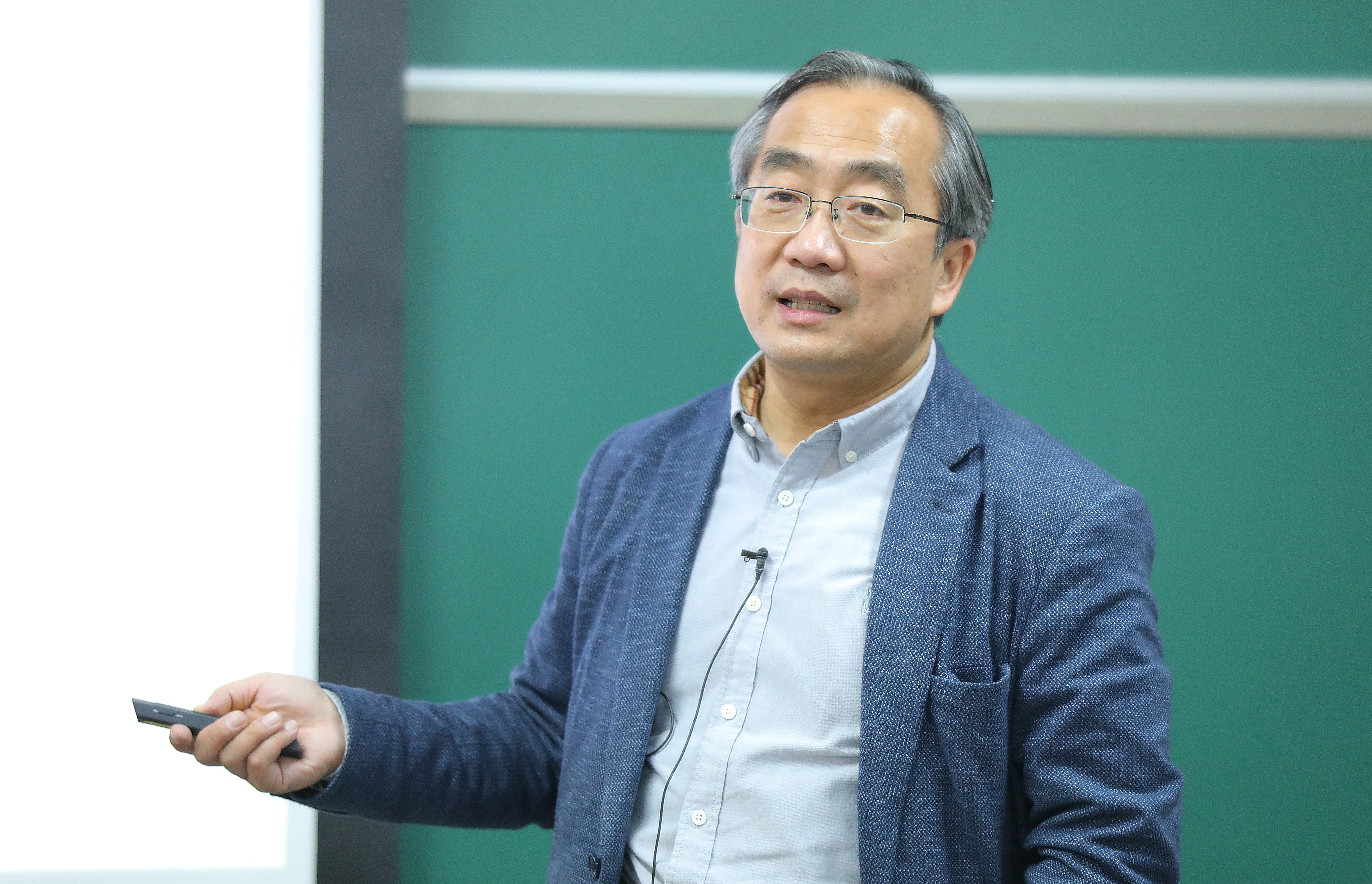 20221027-乐竞(中国)一站式服务平台融媒体工坊第二期开班-赵青松-覃川讲话1.JPG