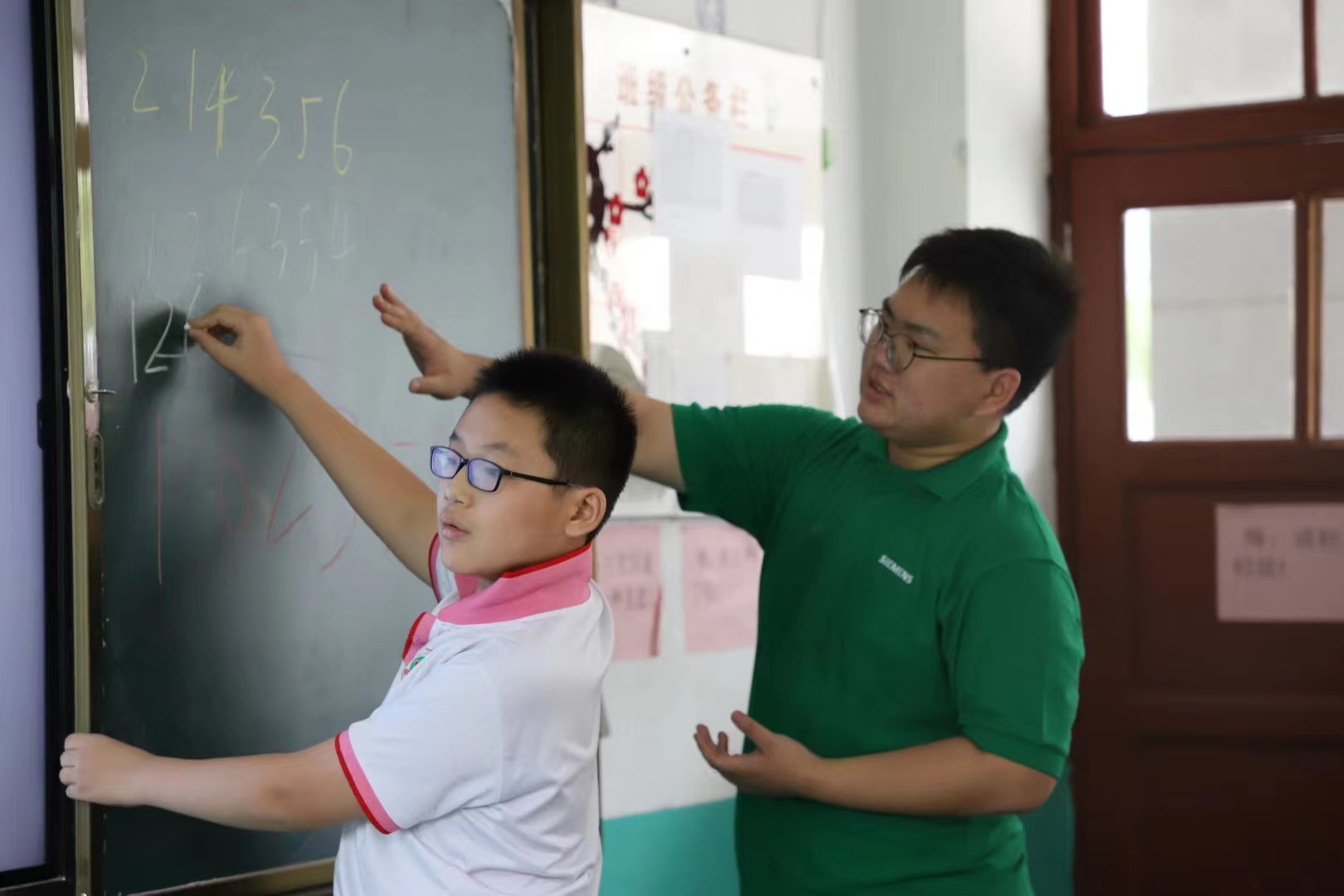 20200912-2022年乐竞(中国)一站式服务平台法学院“明理致知”暑期社会实践纪实-徐子馨-“法言心声”赴江苏邳州支队支队成员在支教.jpg