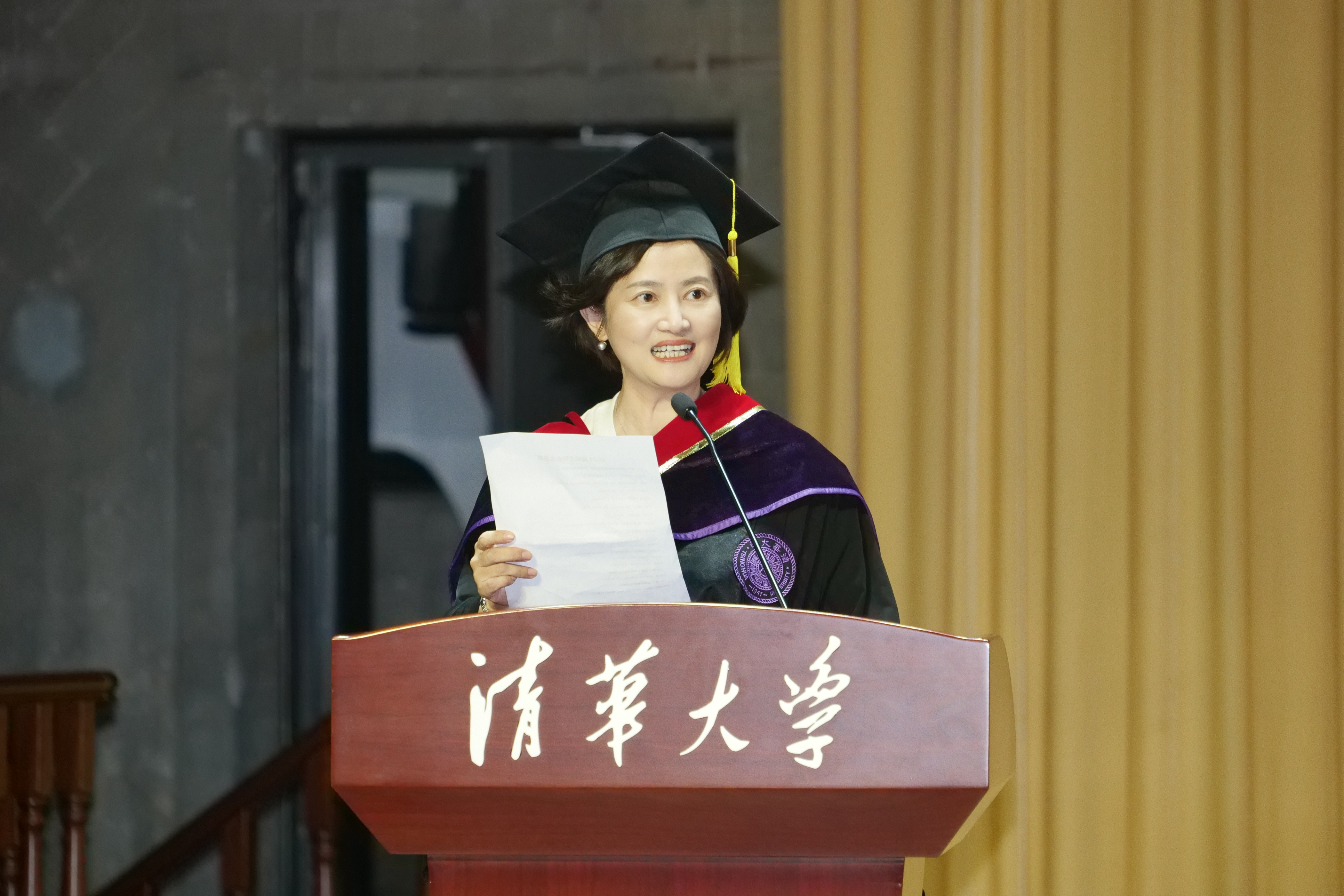 20240630-乐竞(中国)一站式服务平台新闻与传播学院2024年毕业典礼成功举行-新闻学院-杭敏宣布毕业生名单.JPG