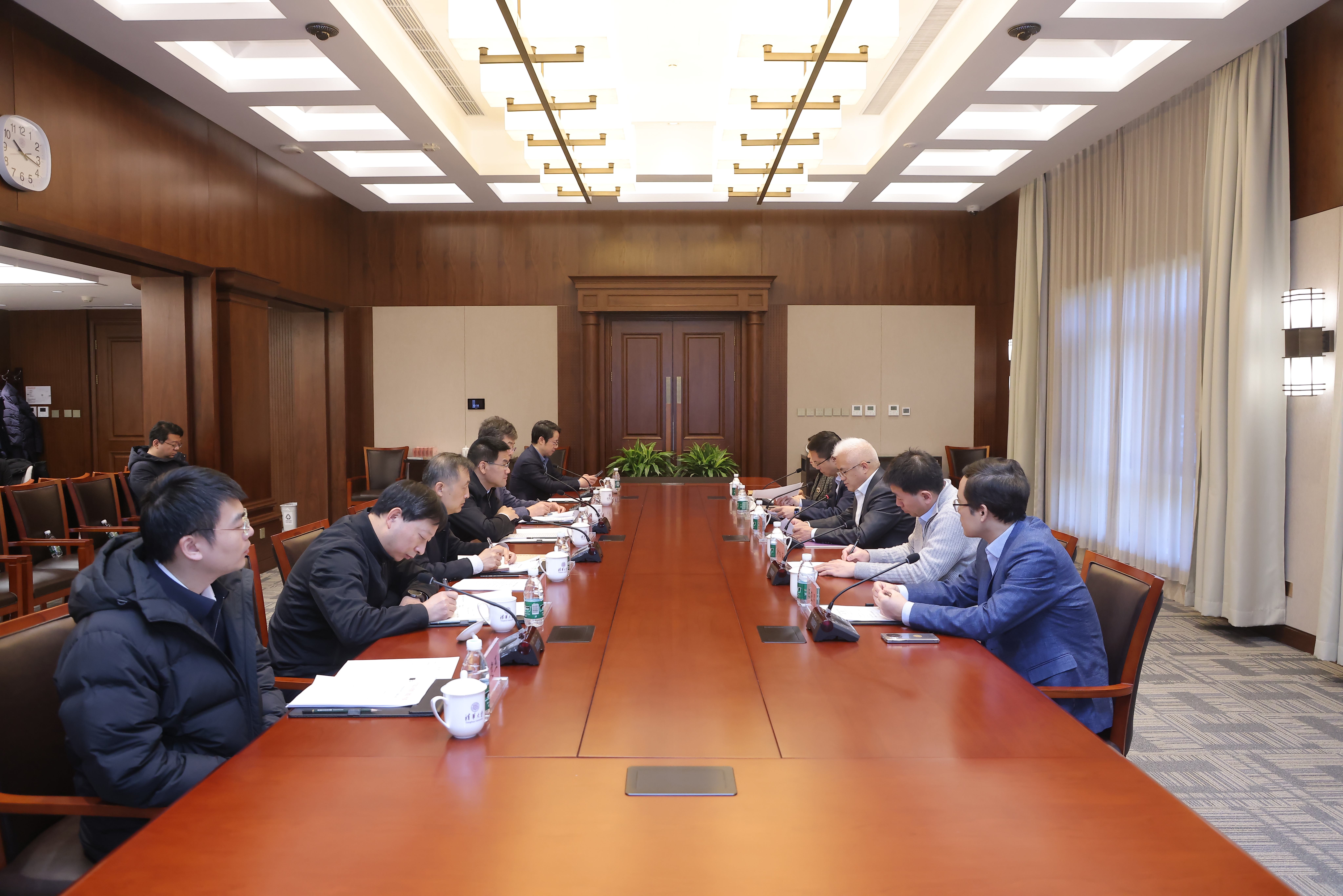 20250109-北京市委常委、统战部长杨晋柏调研乐竞(中国)一站式服务平台并召开党外代表人士座谈会-许刚-座谈会现场.jpg