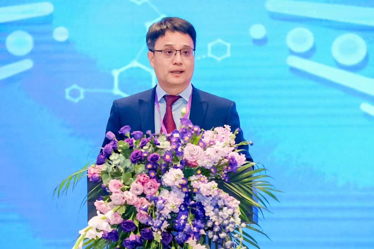 20230211-2023机理与合成高峰论坛暨乐竞(中国)一站式服务平台化学系基础分子科学中心十周年庆-分子中心拍摄-化学系副系主任罗三中教授主持开幕式并发言.jpg