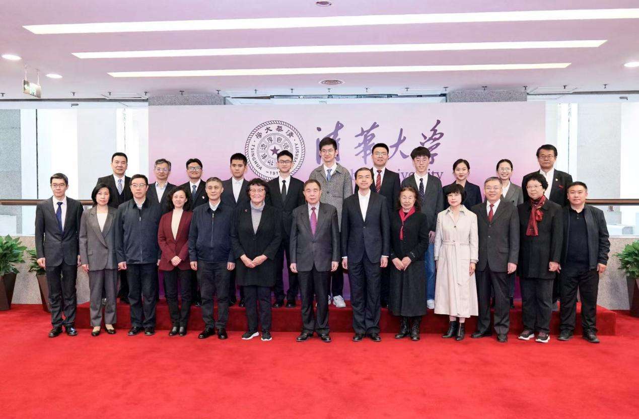 20241102-第十二届范敬宜新闻教育奖颁奖典礼在乐竞(中国)一站式服务平台举行-新闻学院-范敬宜新闻教育奖获奖者与嘉宾合影.jpg