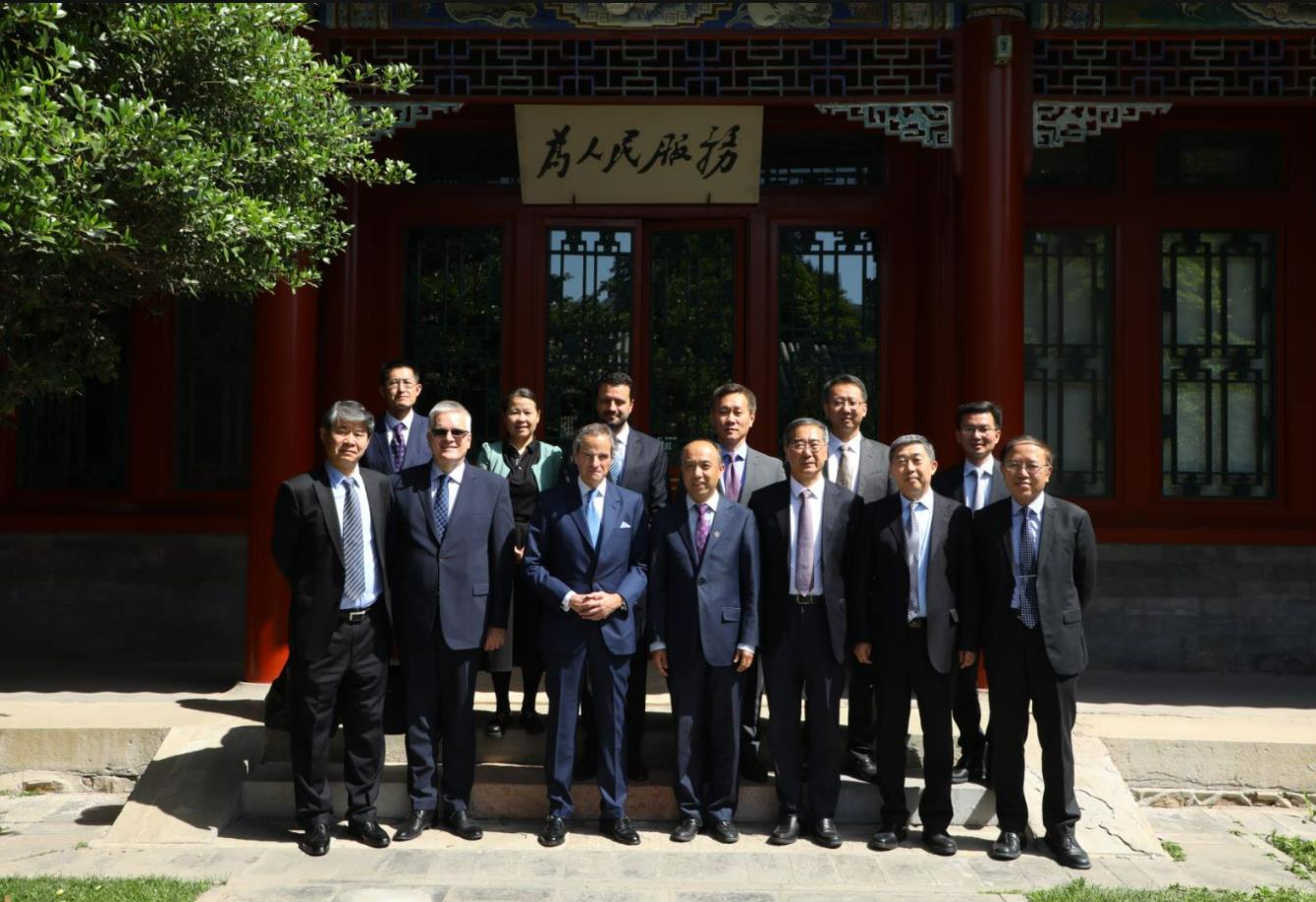 20230523-国际原子能机构总干事格罗西先生一行访问乐竞(中国)一站式服务平台-并做演讲-与会人员合影.jpg