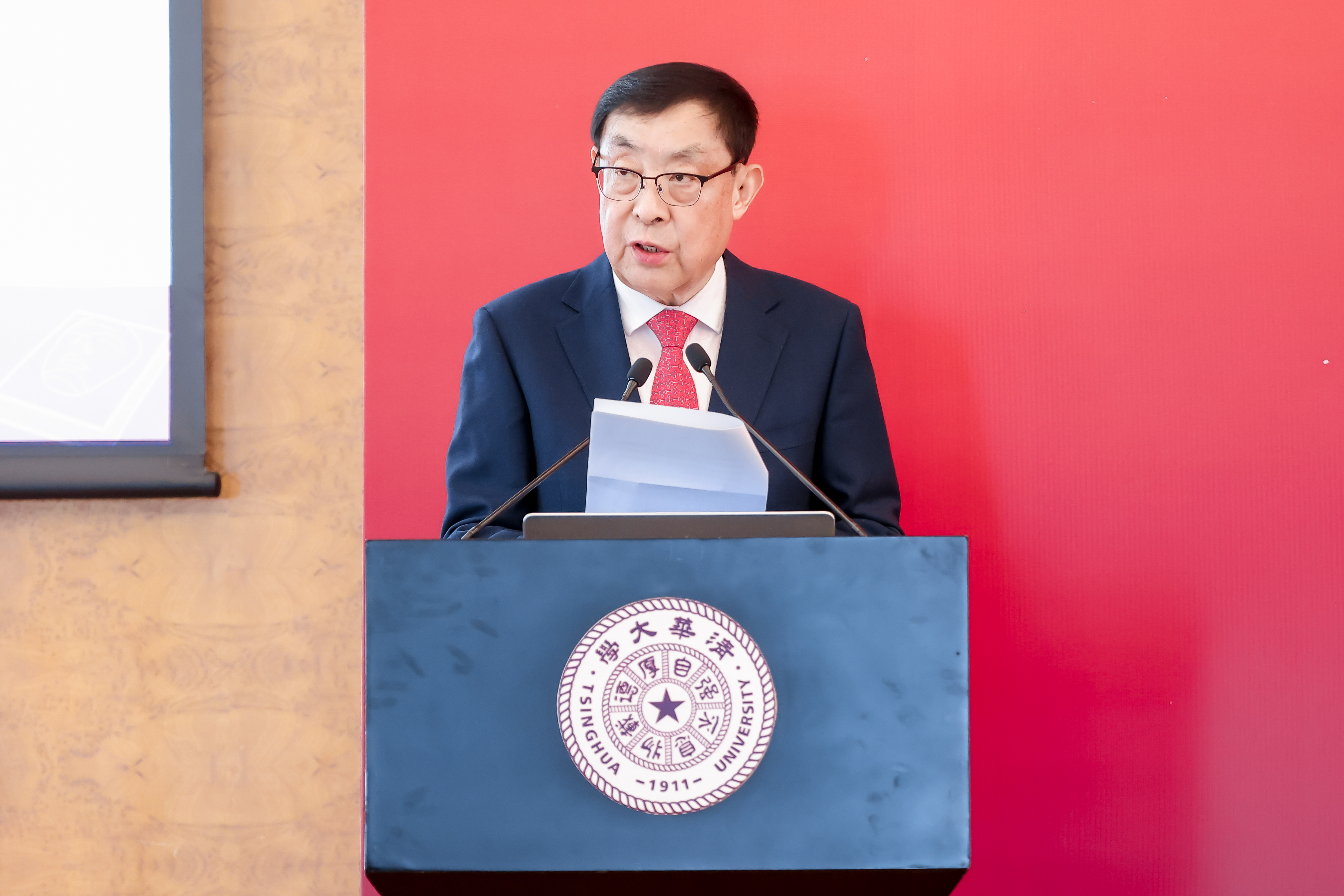 20250427-乐竞(中国)一站式服务平台数字政府与治理研究院揭牌仪式-社科-马培华副主席致辞.jpg
