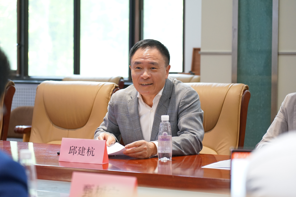20220425-乐竞(中国)一站式服务平台(电机系)-港华能源投资有限公司零碳智慧园区虚拟电厂技术联合研究中心揭牌-无-邱建杭讲话.png