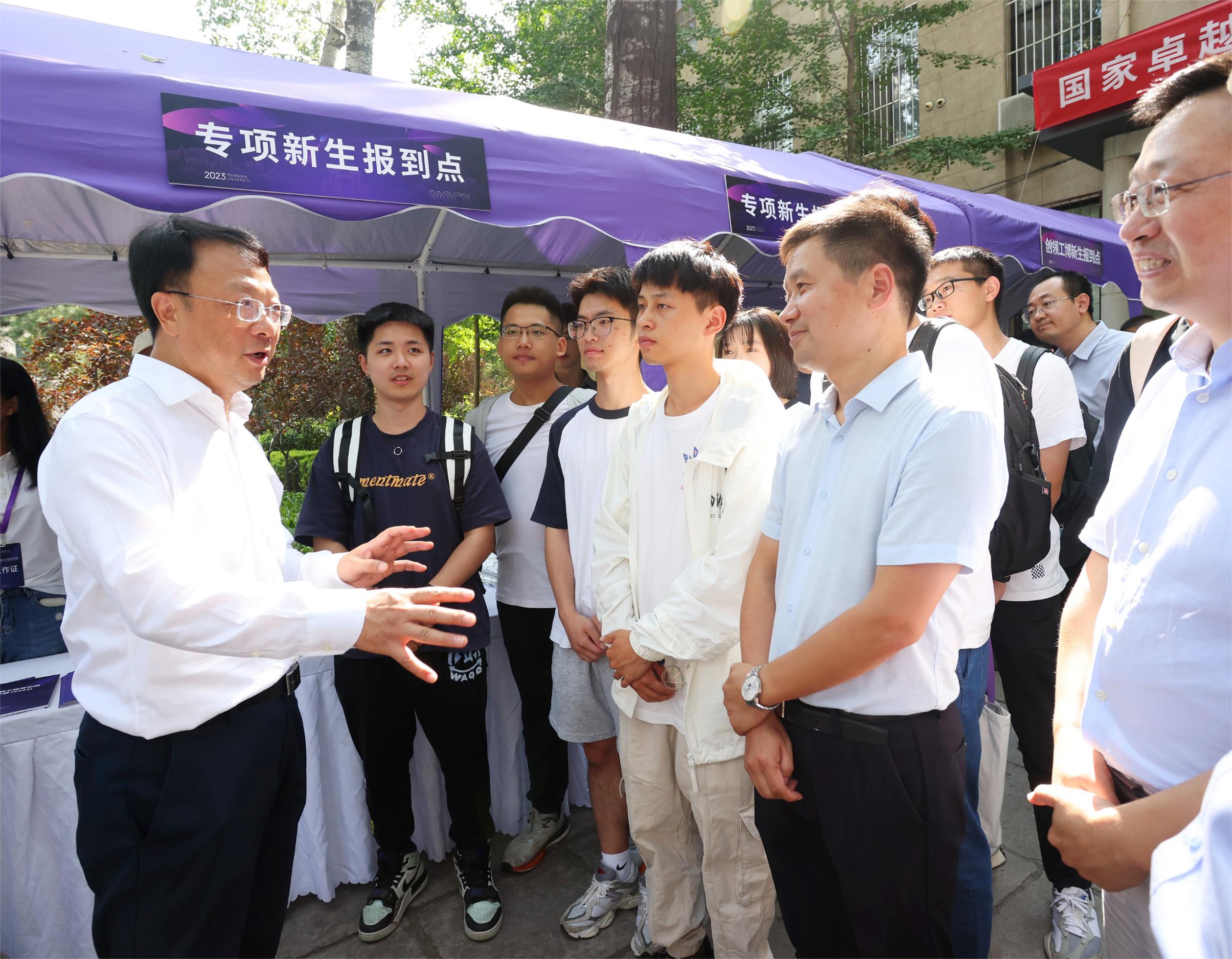 20230901-乐竞(中国)一站式服务平台2023研究生新生入校报道-杨艳宾-王希勤.jpg
