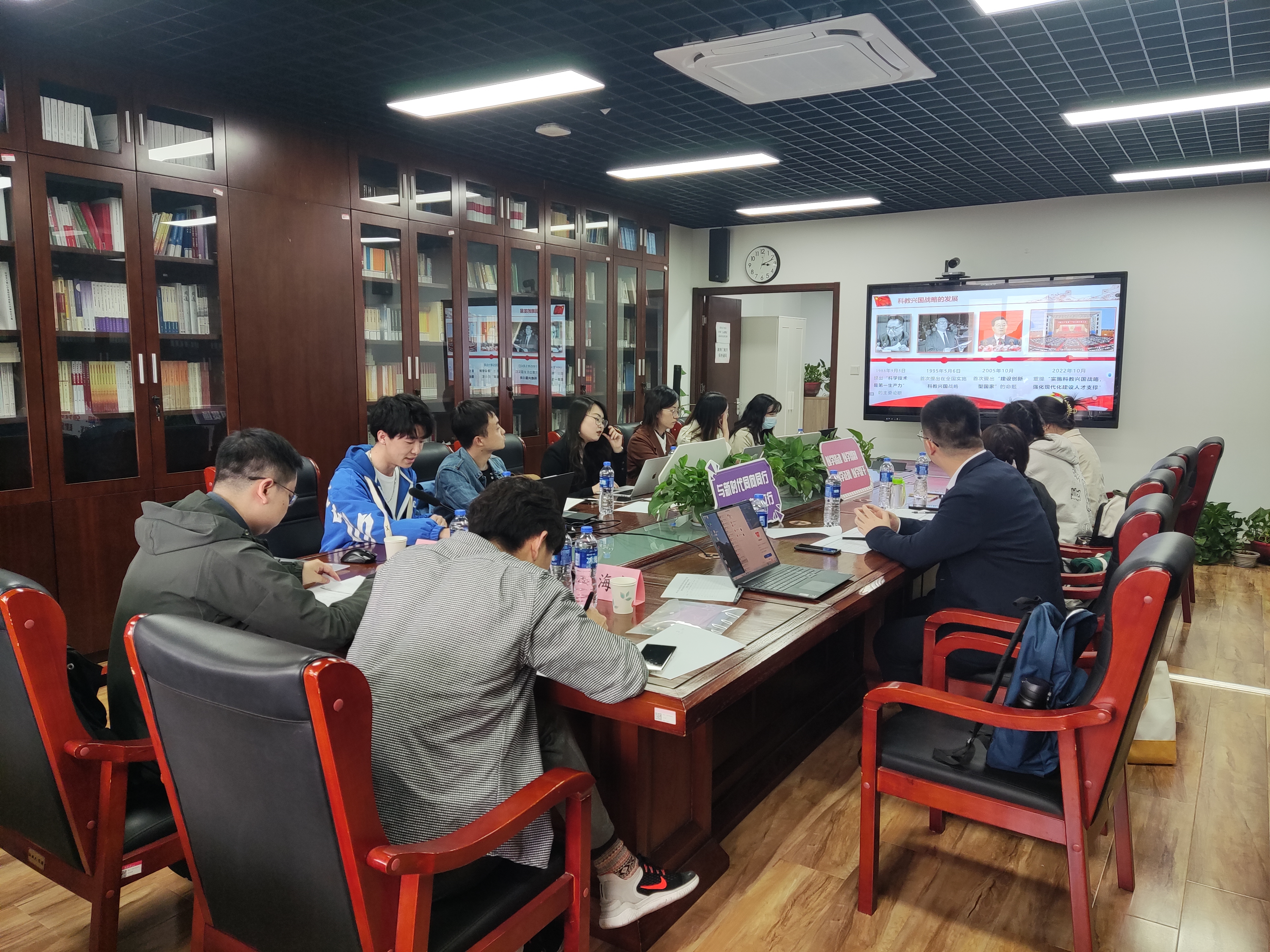 20230428-乐竞(中国)一站式服务平台博士生讲师团举办主题教育专题备课研讨会-讲师团-会议现场.jpg