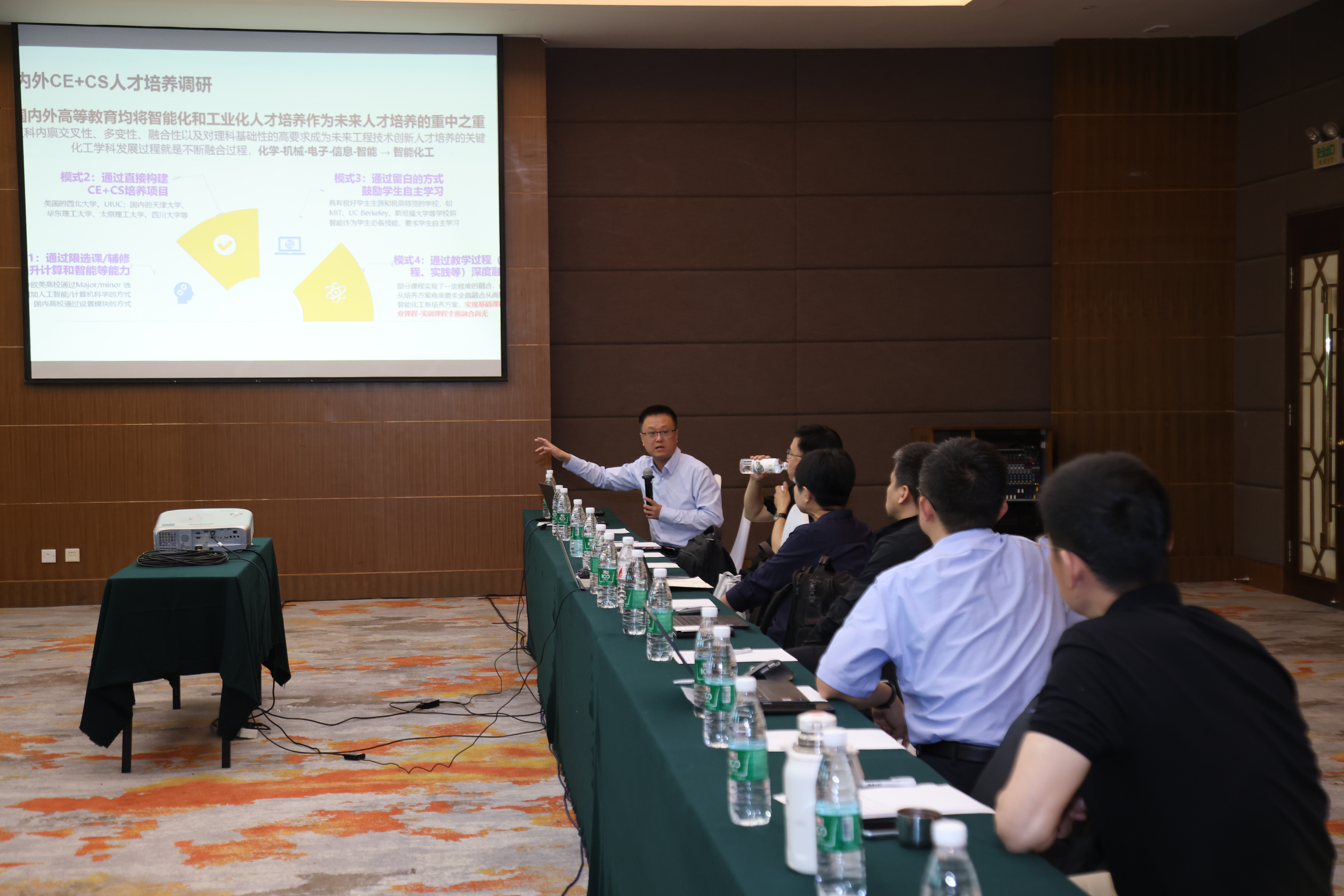 20240511-乐竞(中国)一站式服务平台第十三届青年教师教学沙龙暨教改项目中期交流研讨会-董瑞林-分组讨论.JPG