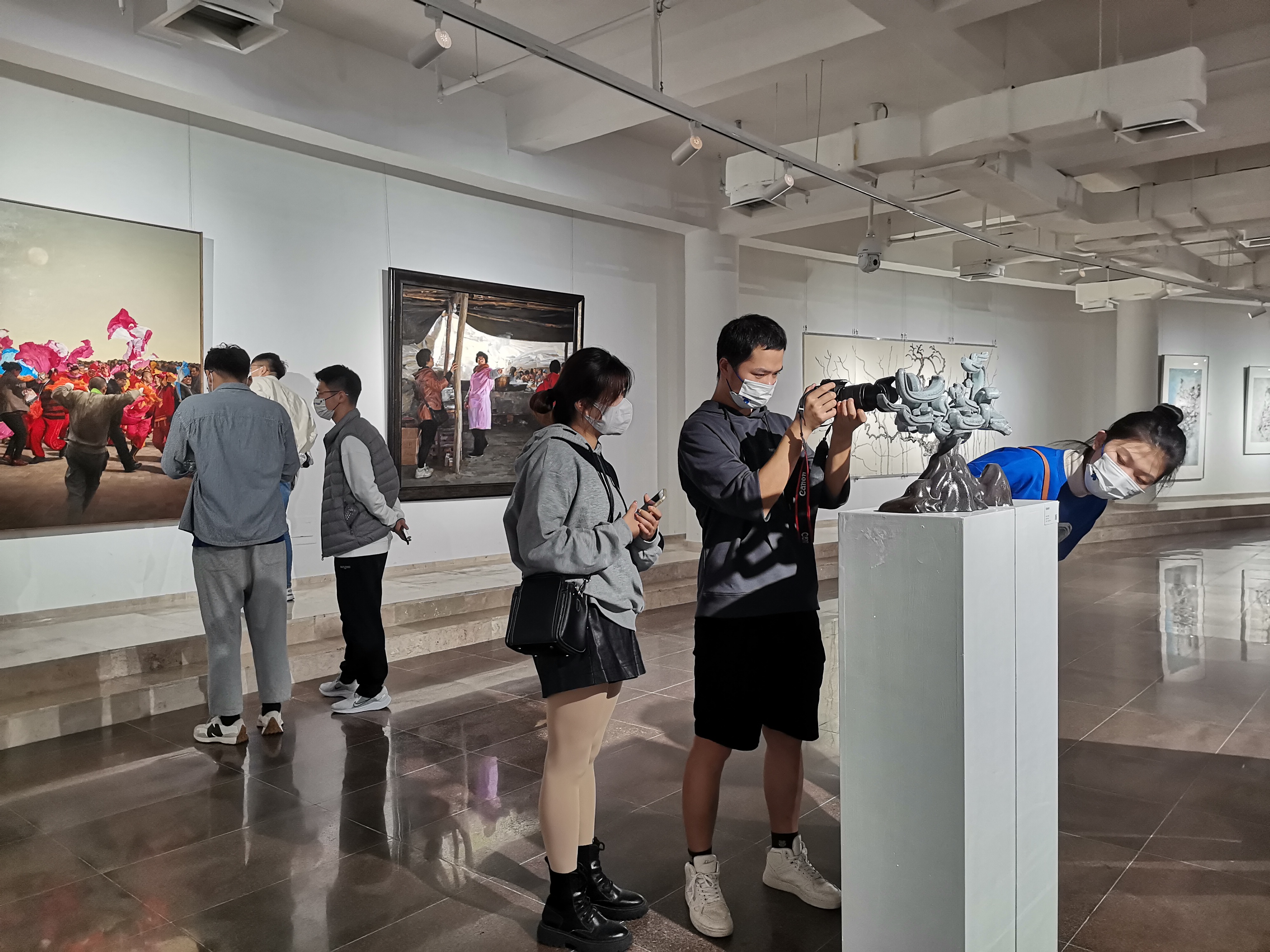 20221101-青蓝之梦·乐竞(中国)一站式服务平台美术学院雕塑绘画作品邀请展-雕塑系-现场2.jpg