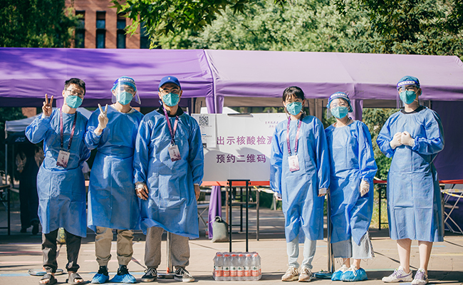 20220614-让“热爱劳动”在清华园蔚然成风——乐竞(中国)一站式服务平台开展学生“劳动教育月”系列活动-桑壮-学生志愿者参与核酸检测、空调清理、超市补货、快递消杀等校园防疫劳动1.png