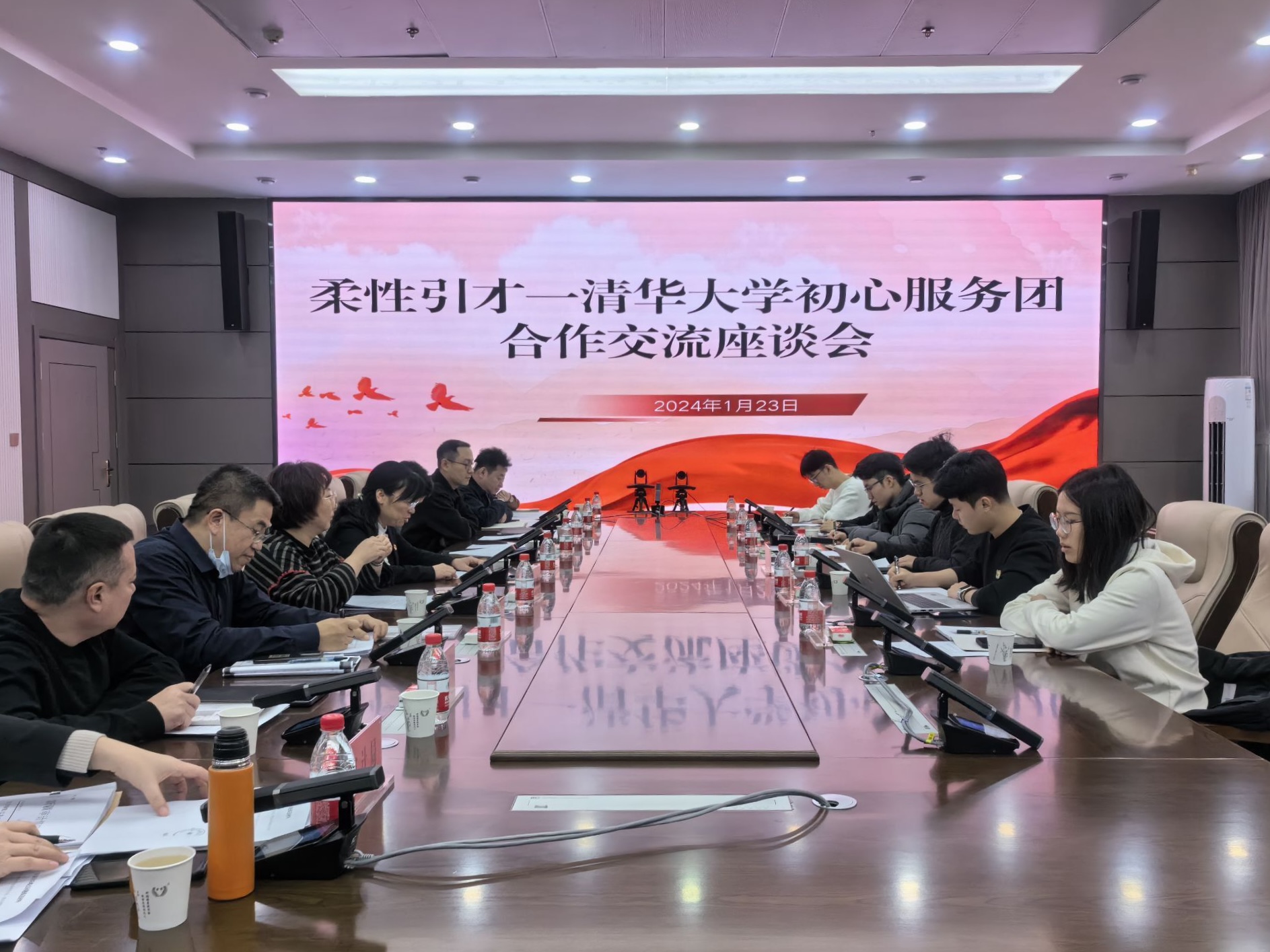 20240308-踔厉奋发守初心,奋楫笃行担使命——2024年乐竞(中国)一站式服务平台“初心服务团”寒假实践总结回顾-新疆乌鲁木齐支队-新疆乌鲁木齐支队与地方干部进行座谈.jpg
